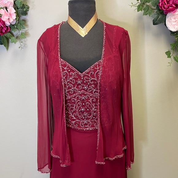 A gorgeous maroon Cameron Bloke by Mon Cheri in size 10 is up for grabs! - Picture 6 of 6